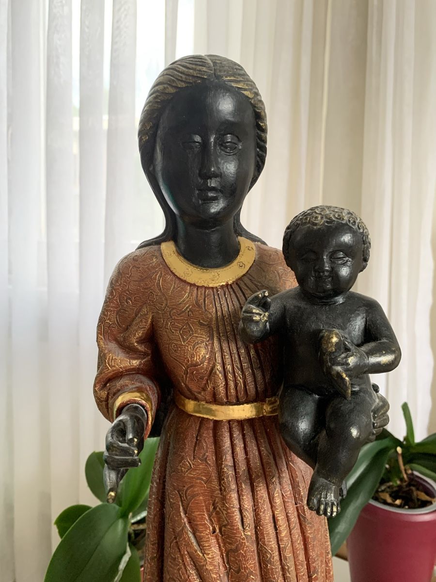 Skulpturen & Statuen: CONRAD MORODER Schnitz-Holzskulptur Madonna schwarz mit Kind – Gebraucht aus Winterthur von amapola