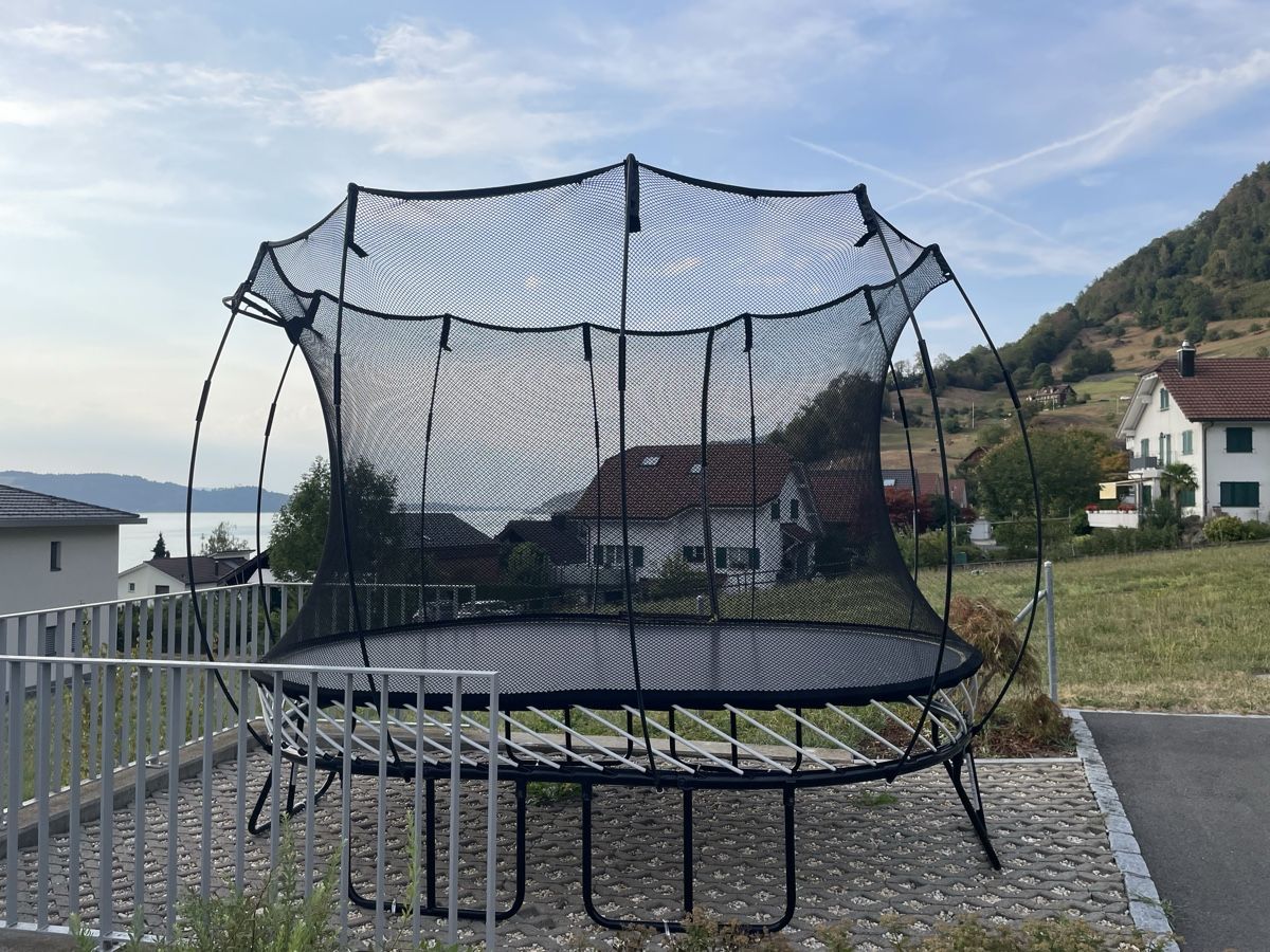 Springfree Trampoline: Springfree Trampolin O77 Medium Oval – Gebraucht aus Arth von 1234530
