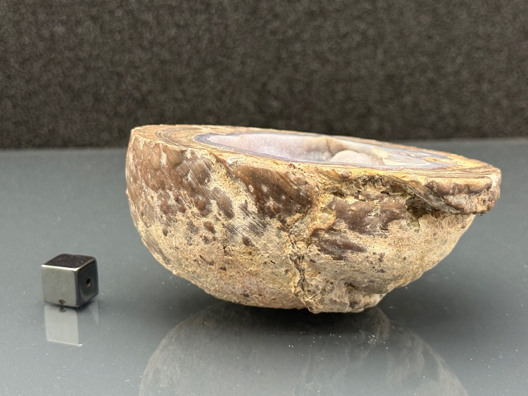 Minéraux & Lithothérapie: Agate (chalcedony) geode with drusic quartz – D'occasion à Vésenaz par RMShop 3