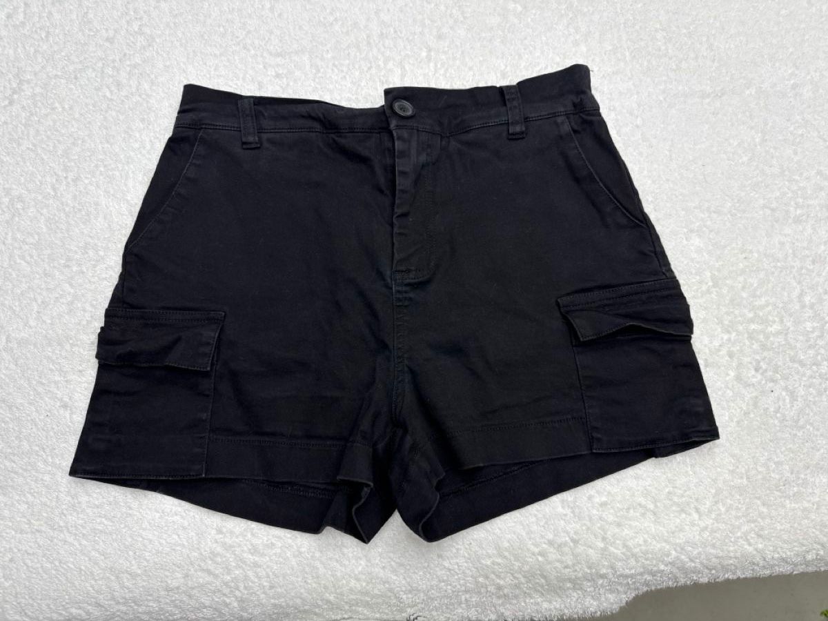 Pantaloni: Shorts cargo noir taille L 40 – Usato da Chenens venduto da Blackfriday00
