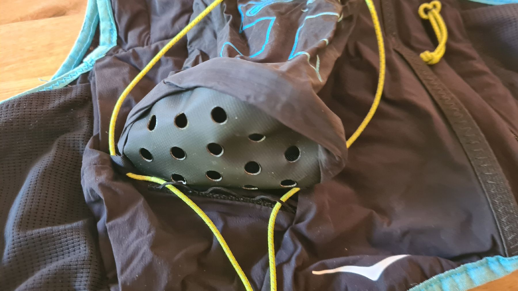 Hoka One One Zaini: Sac trail Hoka, taille M – Nuovo (secondo la descrizione) da Corbeyrier venduto da hel_t5mq 2