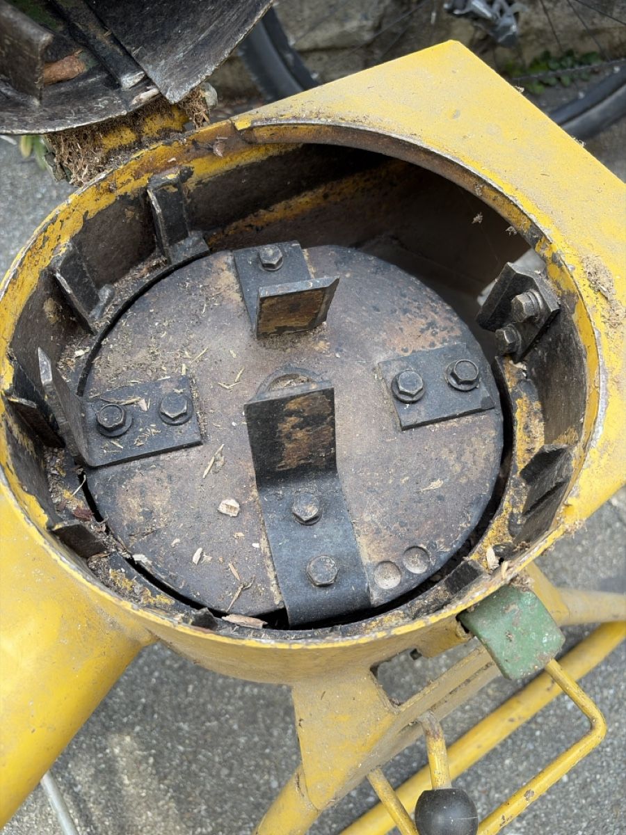Häcksler:  robuster Elektro-Gartenhäcksler vom Typ Cramer Kompost – Gebraucht aus Zürich von dtag 3