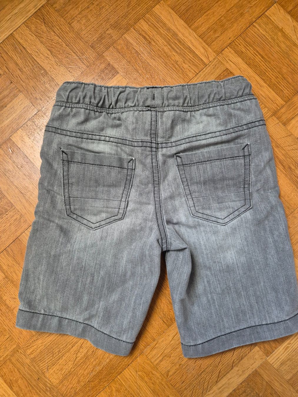 C&A Pantaloni: Shorts jeans, grau mit Dino, Gr. 110 – Usato da Dietikon venduto da grafad 1