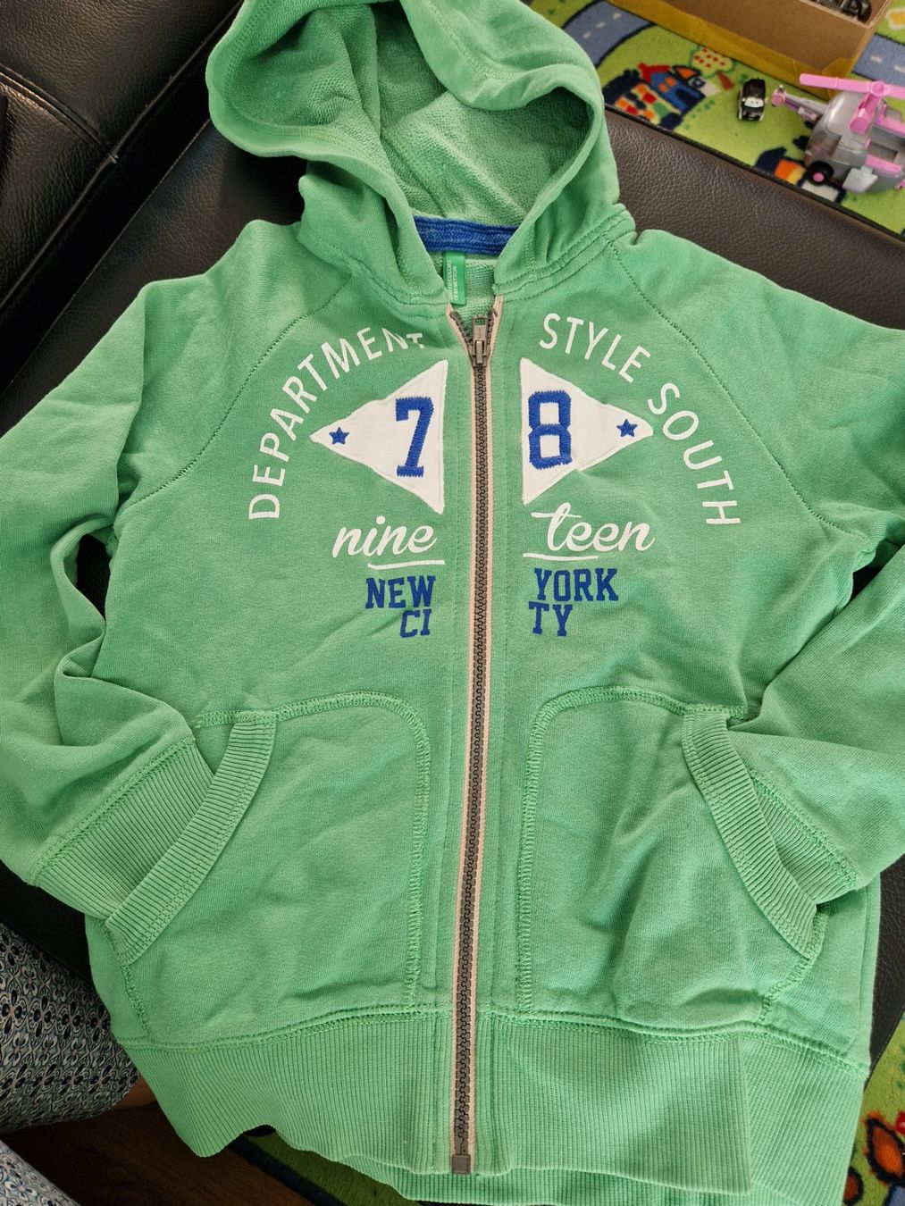 Benetton Giacche & Cappotti: Jacke Benetton Gr. 122 – Usato da Davos-Dorf venduto da Bpelikan