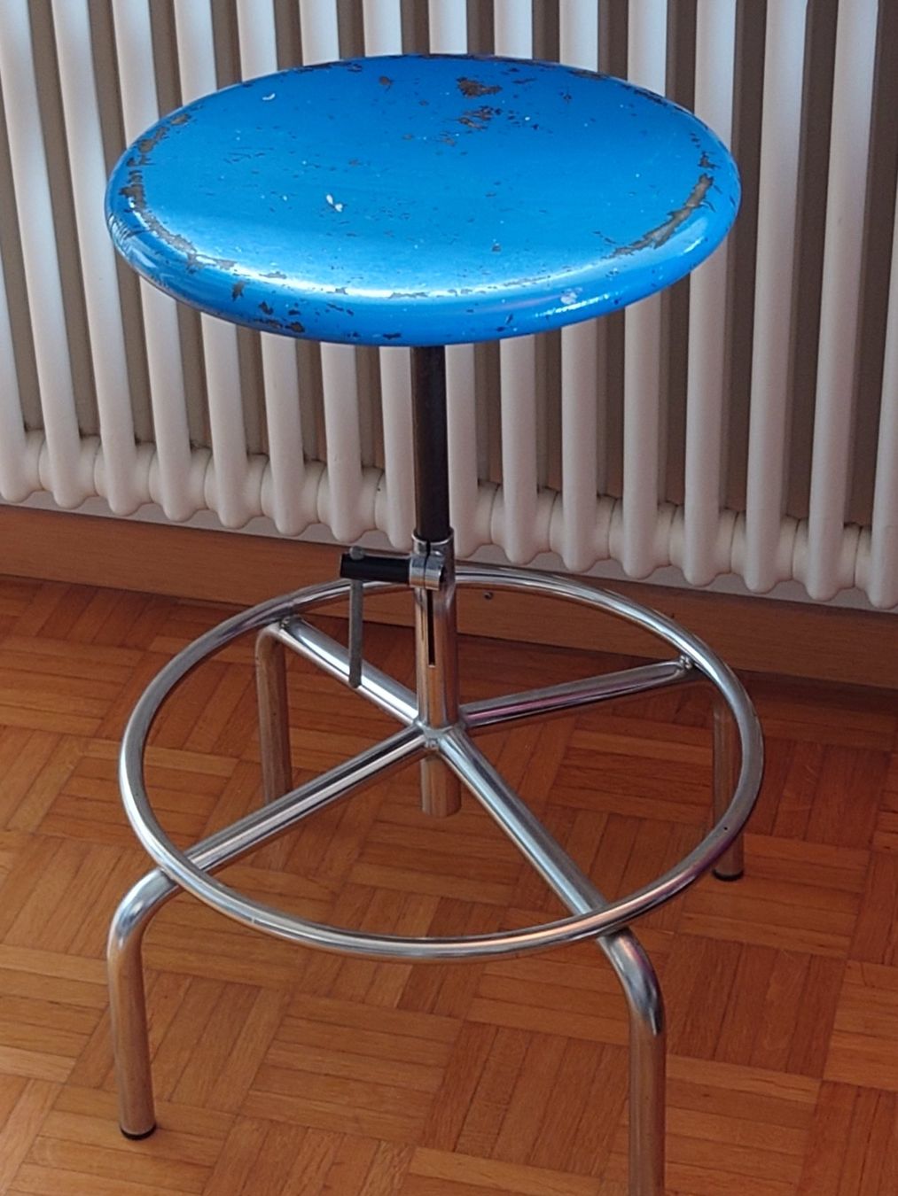 Sgabelli: Stahlrohr Hocker höhenverstellbar – Usato da St. Gallen venduto da SG005