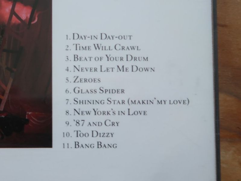 CD: DAVID BOWIE - NEVER LET ME DOWN - CD – Usato da Basel venduto da Patiscat 3