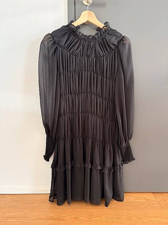 Vestiti: Kleid schwarz – Usato da Zürich venduto da lau_w7gq