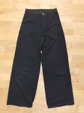 Schwarze, lockere, elegante Stoffhose, Grösse 36