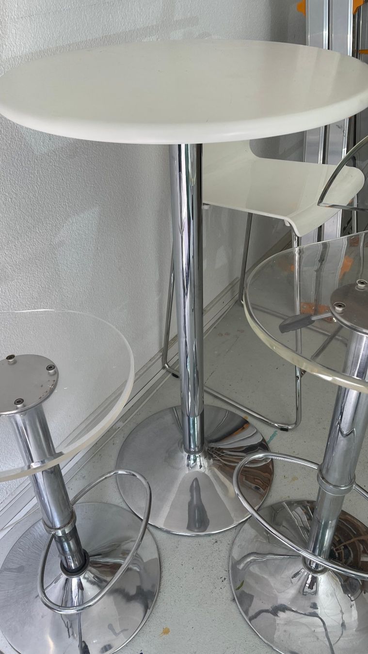 Ikea Tables: Gebrauchter Bartisch und drei Stühle – D'occasion à Zürich par waldmaedchen