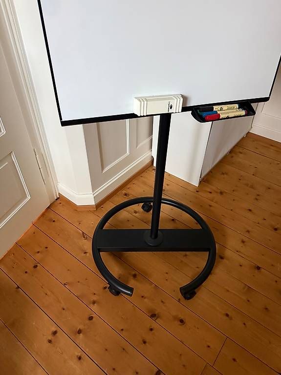 Wandtafeln: Mobiles Flipchart mit Rollen – Gebraucht aus St. Gallen von cod_r7zt 2