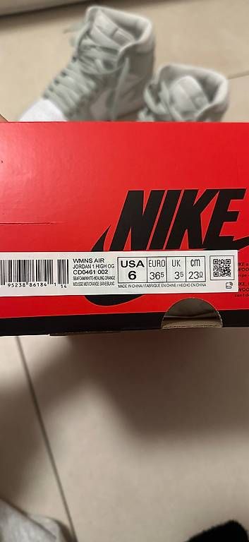 Herrenschuhe: Nike Jordan 1 High 36.5 – Gebraucht aus Thalwil von giulia123_ 1