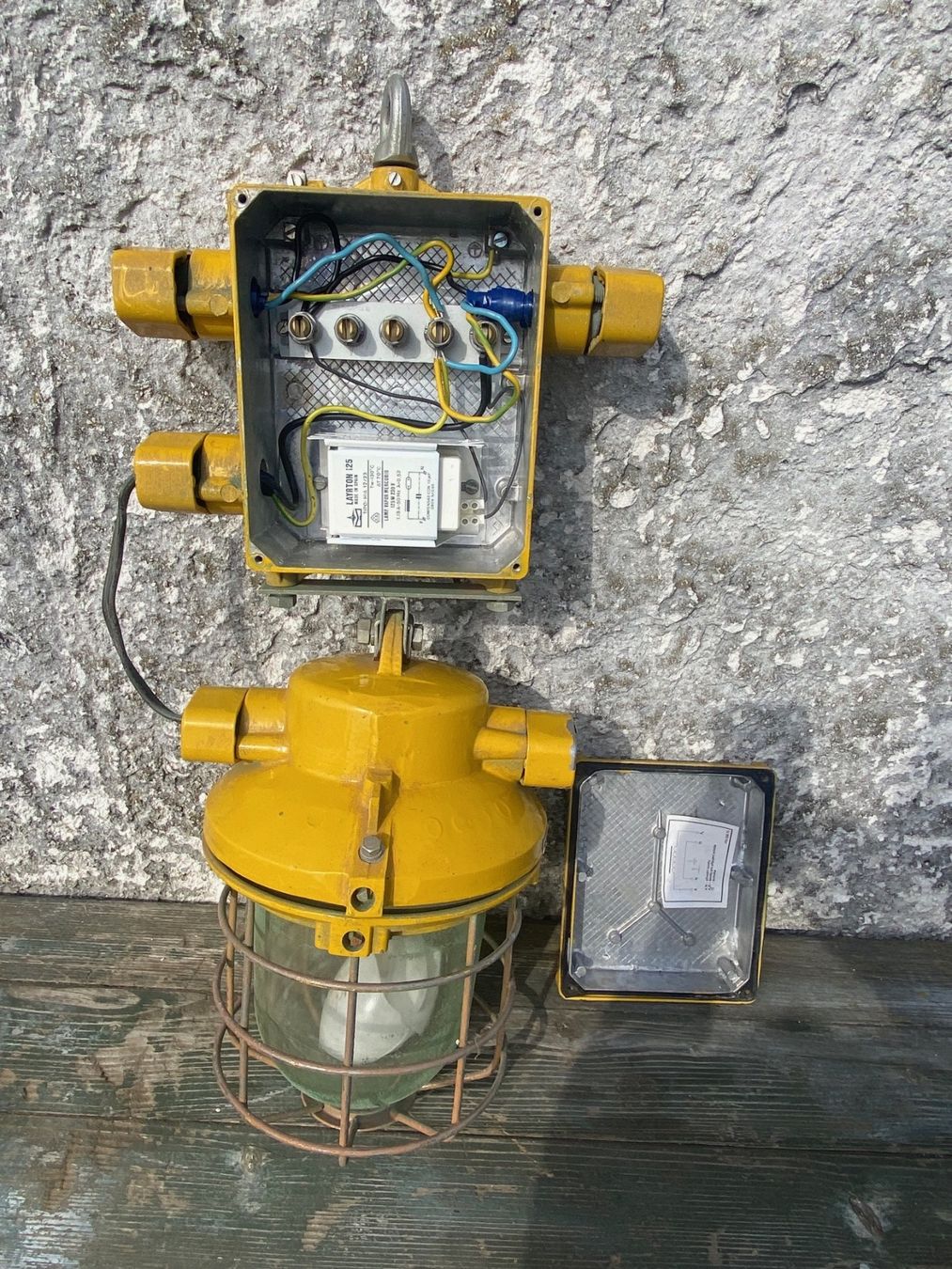 Lampade: 35 stück alte Industrielampen bunkerlampen – Usato da Zweisimmen venduto da Belinator1969 3