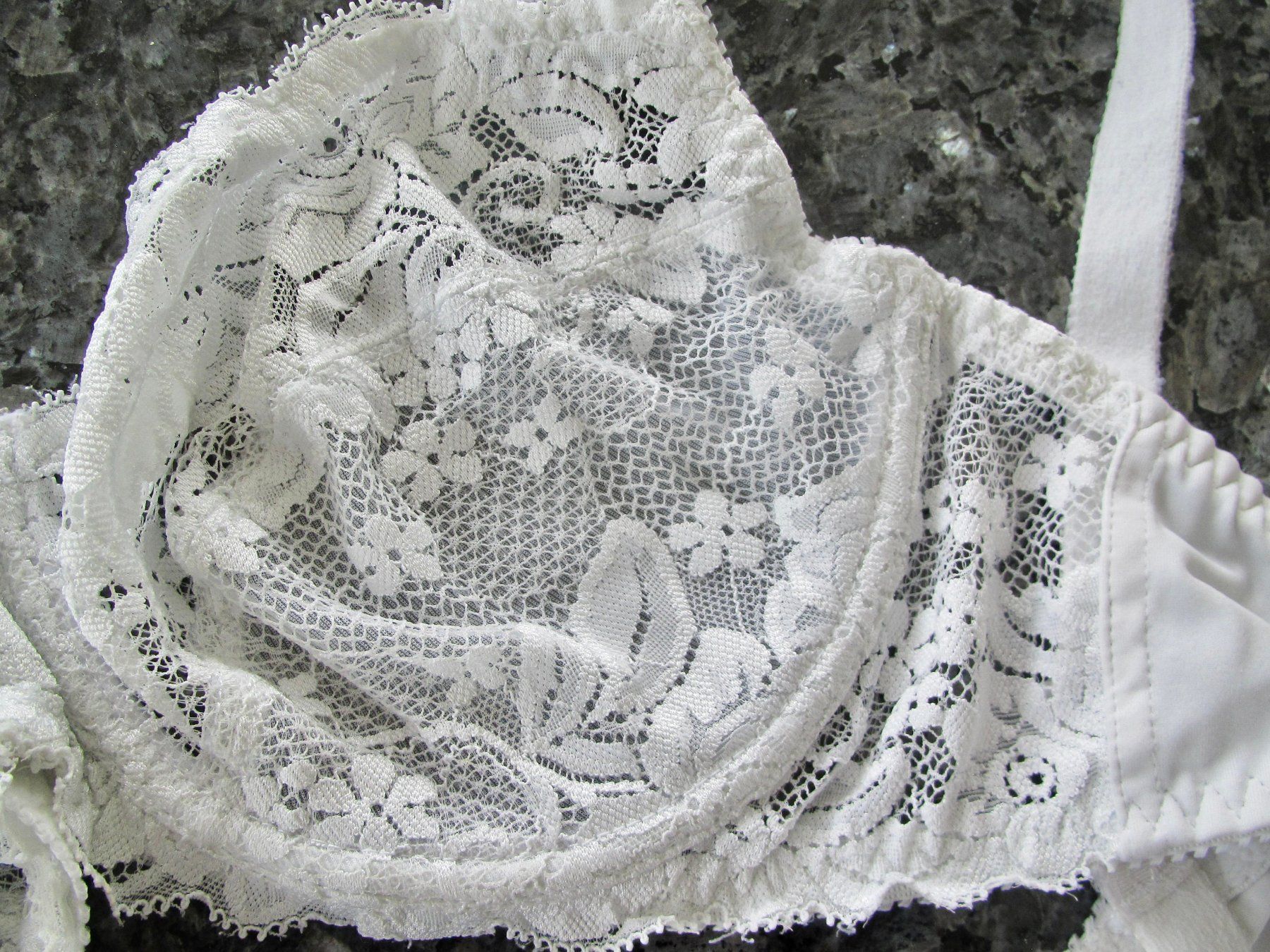 Altra biancheria intima: SOUTIEN - GORGE EN DENTELLES 90 B – Usato da Murten venduto da Selliot 1