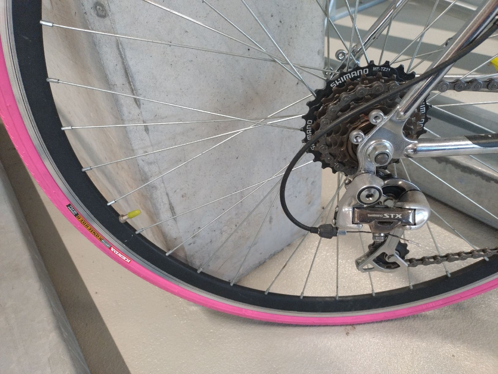 Biciclette: Vélo Sunn Force 28' Rose Pimped ! – Usato da Farvagny-le-Grand venduto da LaCaverne 2