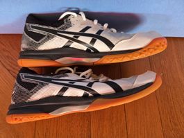 Asics Hallenschuhe Gr. 41.5/ US 9.5, wenig gebraucht