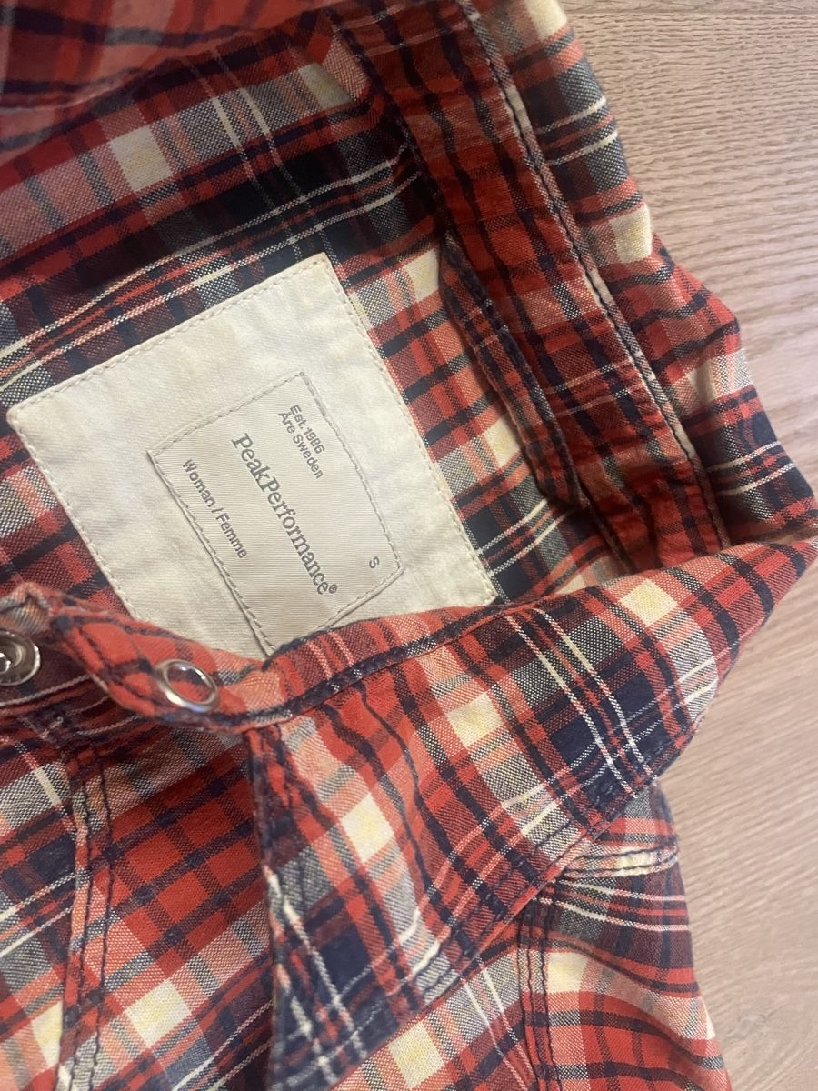 Peak Performance Blusen: Peak Performance Bluse S – Gebraucht aus Hergiswil NW von natejuke 1