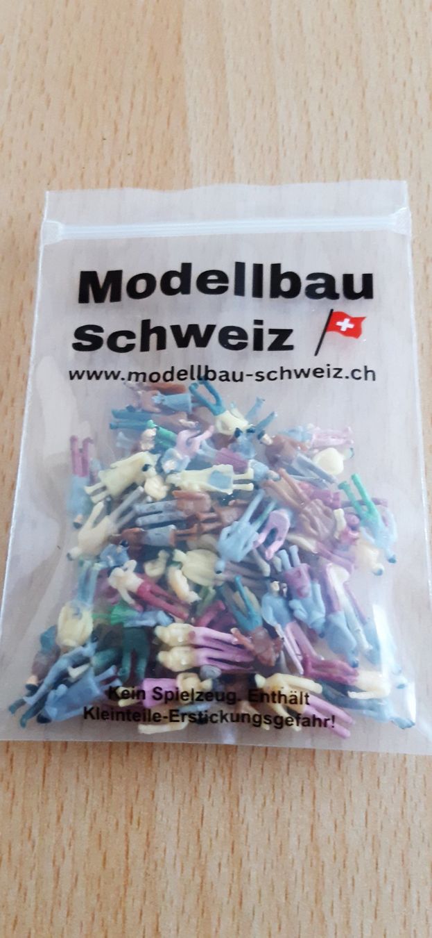 Modellini di ferrovie: 90 Stk Figuren, Passanten, Passagiere H0 – Nuovo e nell'imballaggio originale da Uzwil venduto da Fw101