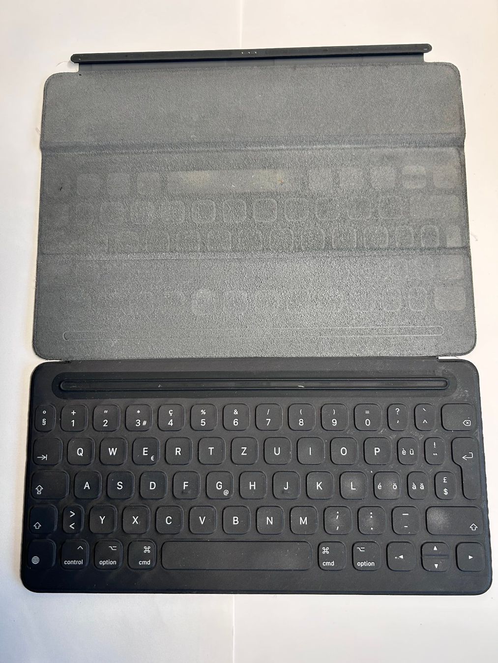 Apple Tastaturen: Apple Smart Keyboard (Anthrazit / CH / 2019) – Gebraucht aus Bern von san_svt6 3