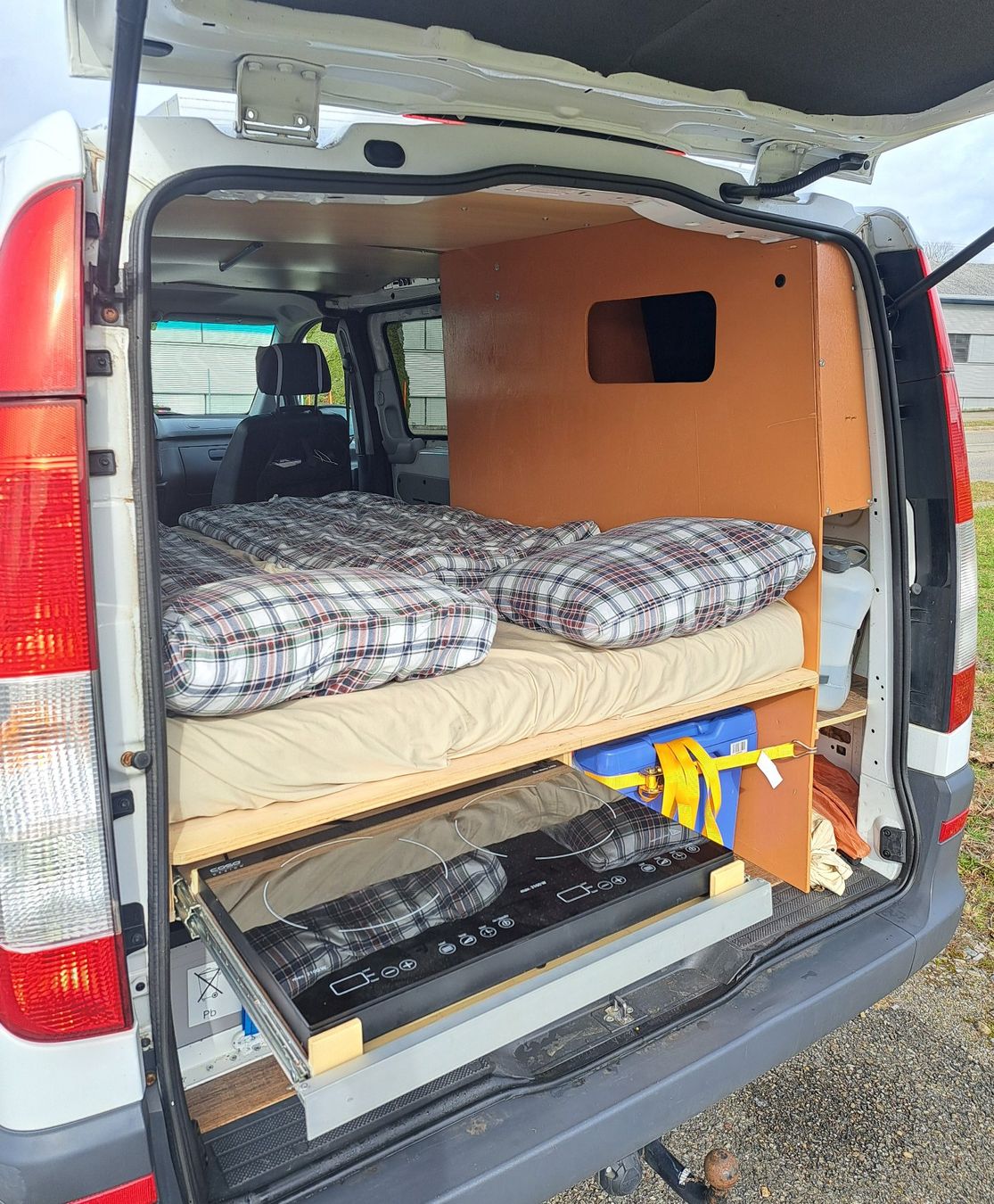 Mercedes-Benz Camping Fahrzeuge: Mercedes Vito 4x4 Camper – Gebraucht aus Hombrechtikon von  1