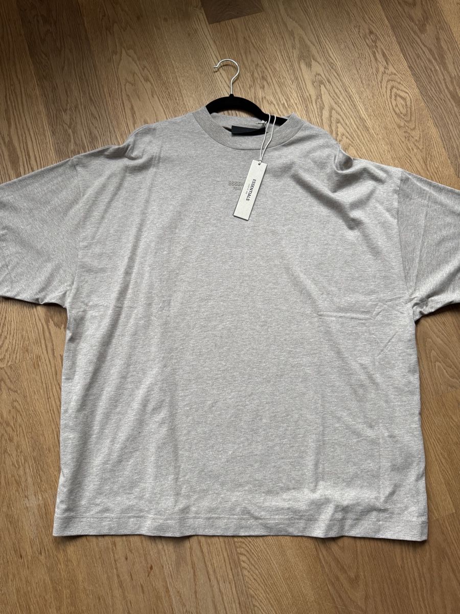 Fear of God T-shirt: Essentials T-Shirt Grau Grösse M Neu – Nuovo e nell'imballaggio originale da Altendorf venduto da FF_26
