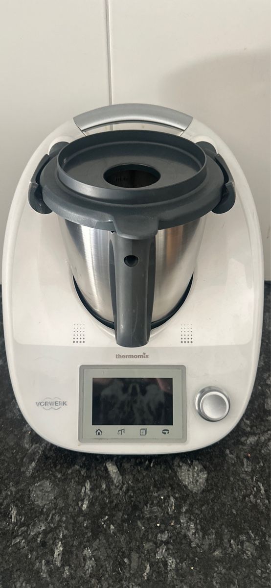 Thermomix Elettrodomestici da cucina: Thermomix tm5 + accessoires  – Usato da Matran venduto da Benjamin82