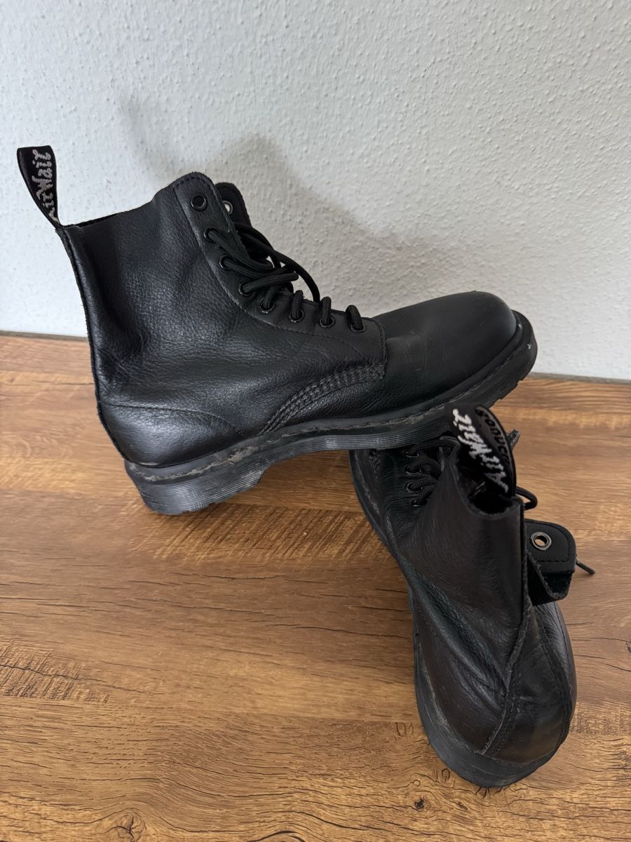 Dr. Martens Chaussures femmes: Dr. Martens, Modèle 1460 Pascal Mono, Noir, Taille 41. – D'occasion à Brügg BE par Goob 3