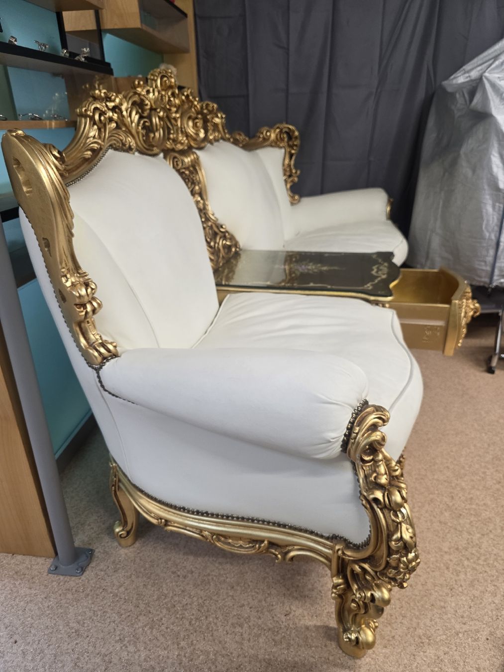 Divani: Barok Gold Sofa 2er  – Usato da Holderbank AG venduto da ink_6l2d 3