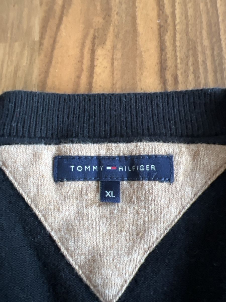 Tommy Hilfiger Maglioni & Felpe: Pullover Tommy Hilfiger schwarz XL – Usato da Wettingen venduto da Tiffany29 1