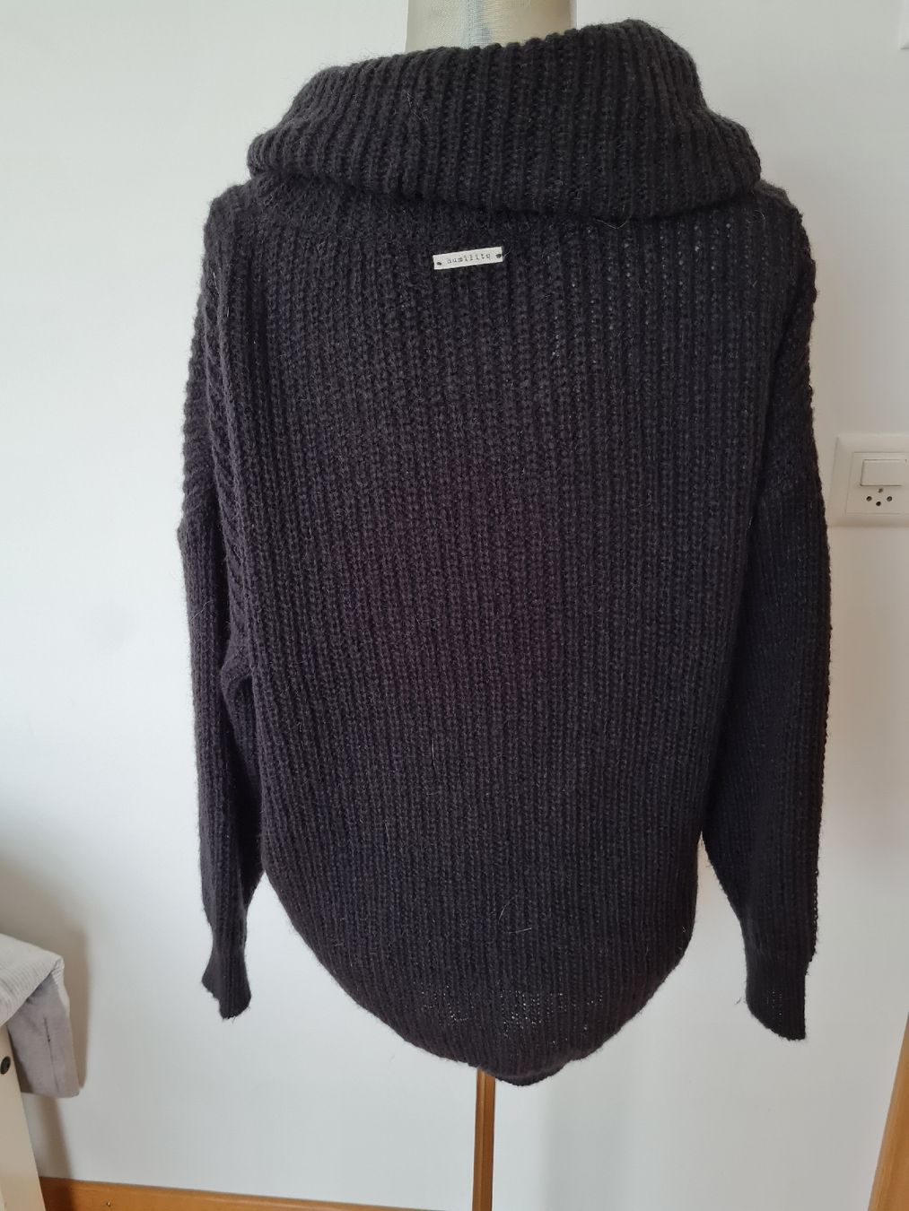 Pullover & Sweatshirts: Pull noir col roulé Humility XS chaud hiver – Gebraucht aus Payerne von wardi11 2