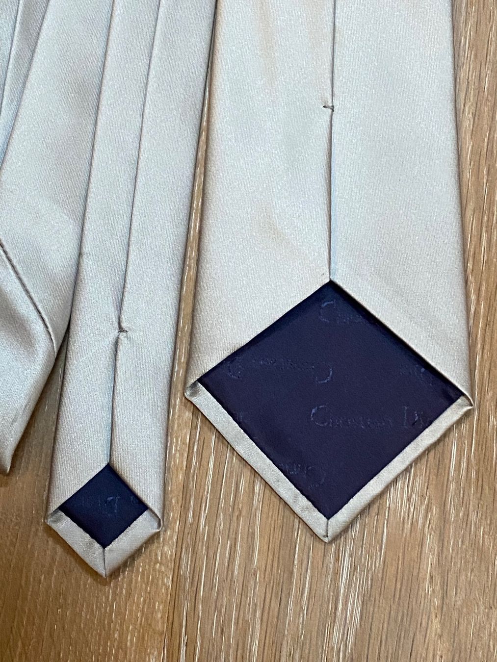 Dior Krawatten: Beautiful silk CHRISTIAN DIOR silver tie – Neu (gemäss Beschreibung) aus Grund b. Gstaad von PlageNeige 3