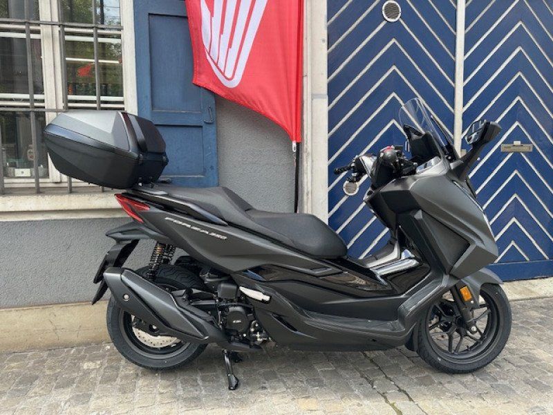 Honda Scooters: Honda Forza 350 gepflegt – D'occasion à Au ZH par chr_95pz 1