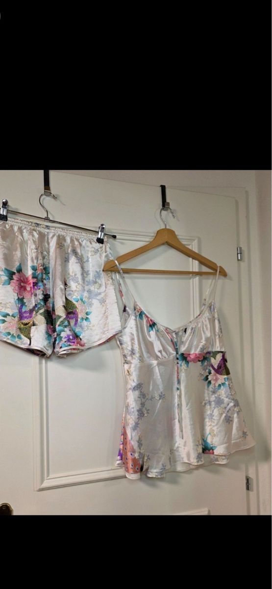 Negligees & Pyjamas: Schönes Satin Pyjama gr 38/40 – Gebraucht aus Allschwil von selake990673
