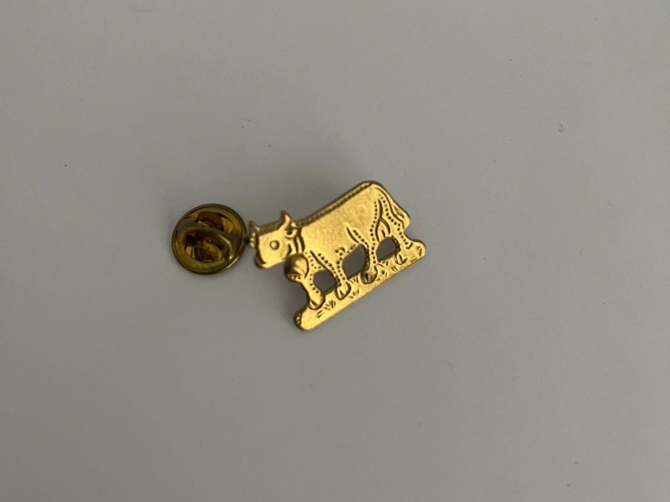Placchette & Badge: Goldener Pin Kuhmotiv – Usato da Dietikon venduto da sch_w2tw