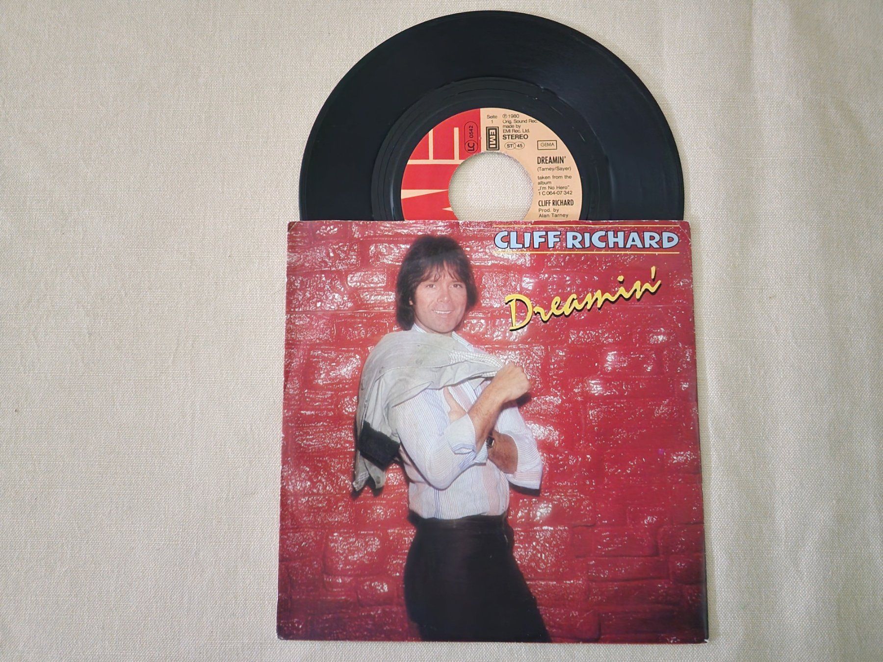 Schallplatten: Cliff Richard Single – Dreaming / Dynamite – Gebraucht aus Root von atelier22