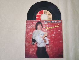 Cliff Richard Single – Dreaming / Dynamite