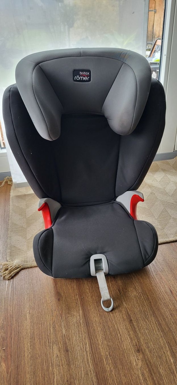 Britax Römer Auto-Kindersitze: Kindersitz Römer – Gebraucht aus Altdorf UR von Fam_Imholz