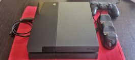 PlayStation 4: Includes 1 controler and Extras!