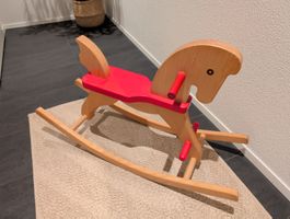 Schaukelpferd aus Holz rot natur