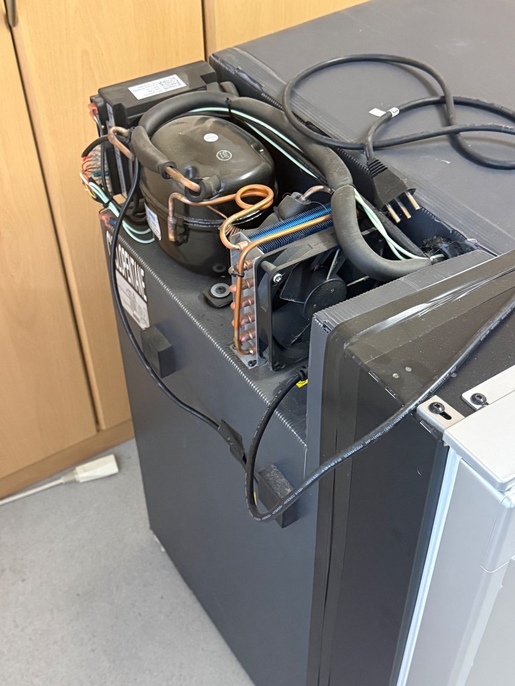 Frigoriferi: Dometic CoolMatic CRX-140 Kompressor-Kühlschrank – Usato da Lengnau AG venduto da PwieP 5