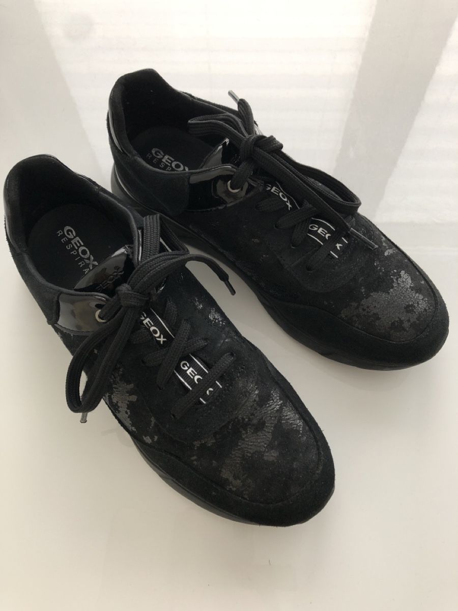 Geox Scarpe da donna: Geox Sneaker Damen schwarz Gr. 37 – Usato da Wittenbach venduto da mansi19
