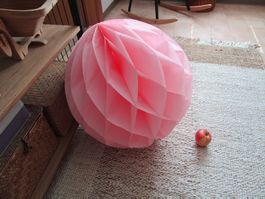 Ab 1.-  Deko.. 4 Grosse  Papierwabenkugeln  neu 50cm