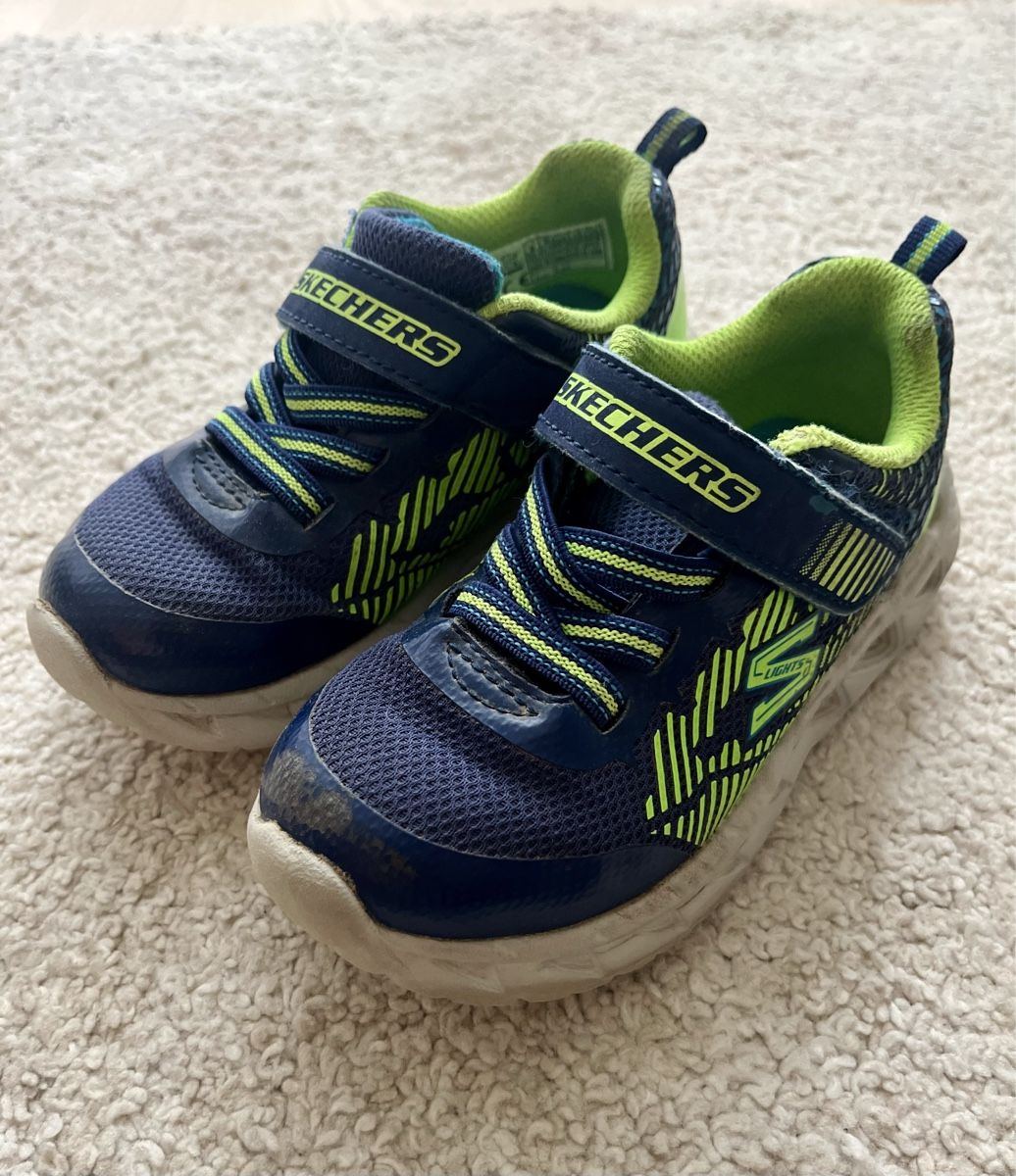 Skechers Schuhe für Jungen: Skechers Turnschuhe Gr. 25 – Gebraucht aus Zürich von davidihagee 1