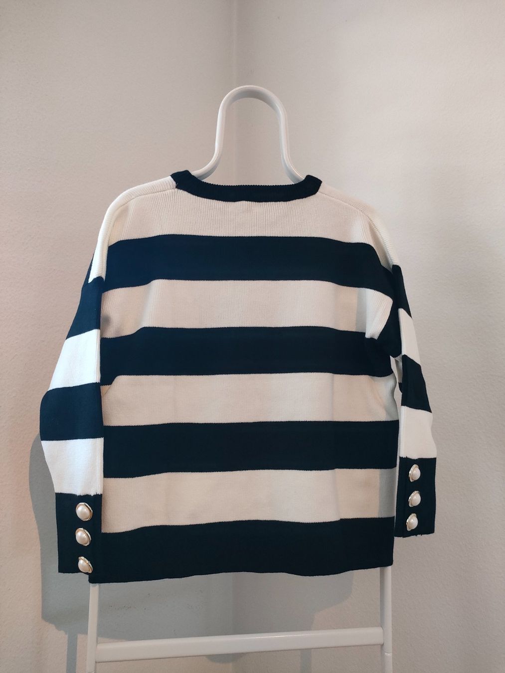 Maglioni & Felpe: Wunderschöner Damen-Pullover mit Knöpfen am Arm – Nuovo (secondo la descrizione) da Dietikon venduto da MJ_Sporting 3