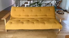 senfgelbes skandinavisches Sofa bzw. Schlafsofa