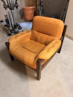 Gelber Lounge Sessel in Leder Optik
