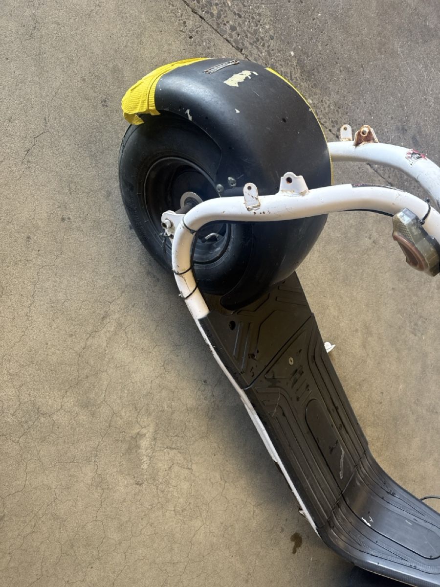 Veicoli elettrici: E-Scooter für Bastler  – Difettoso da Horriwil venduto da Carrera68 3