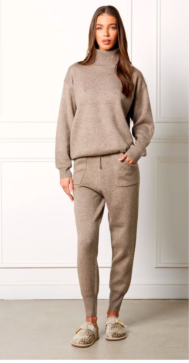 Kleiderpakete: Tracksuit – Neu und originalverpackt aus Lugano von Nika_amica