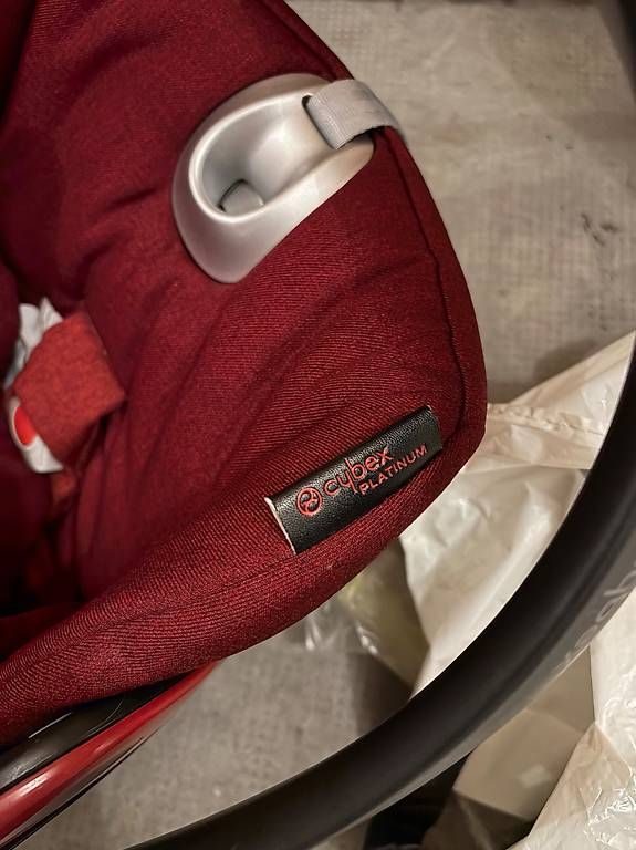 Cybex Seggiolini per auto: Cybex Platinum Kindersitz mit Isofix Basisstation – Usato da Basel venduto da prettyrandom 1