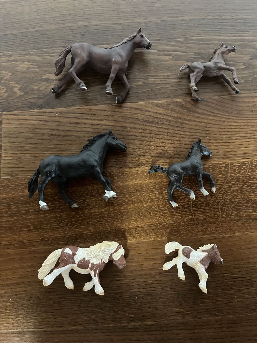 Schleich Jouets: Schleich 3 Pferde mit Fohlen – D'occasion à Richterswil par Doris150