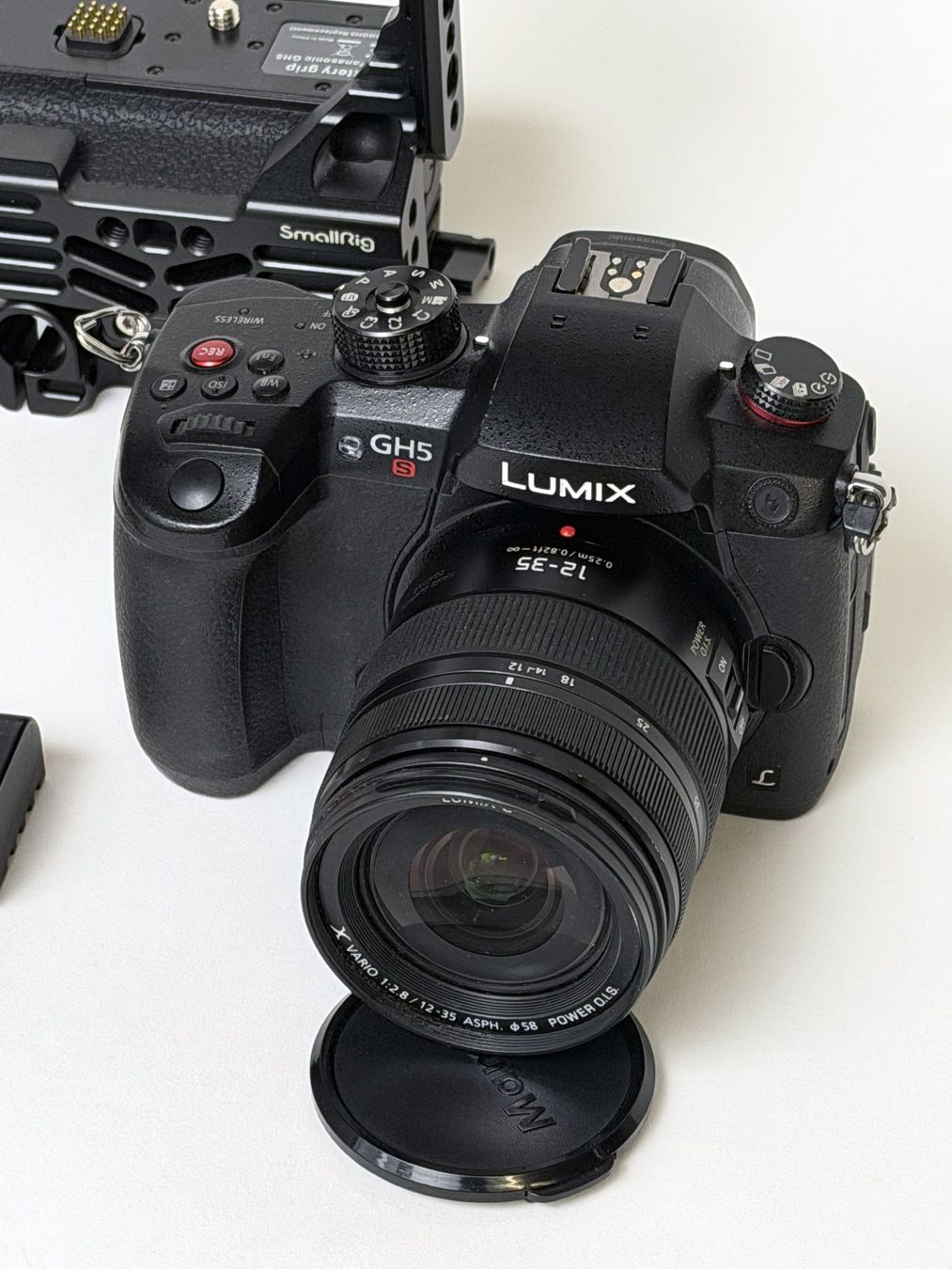 Panasonic Videocamere: Gh5s avec 12-35mm 2,8 – Usato da Montricher venduto da Moriarty 1